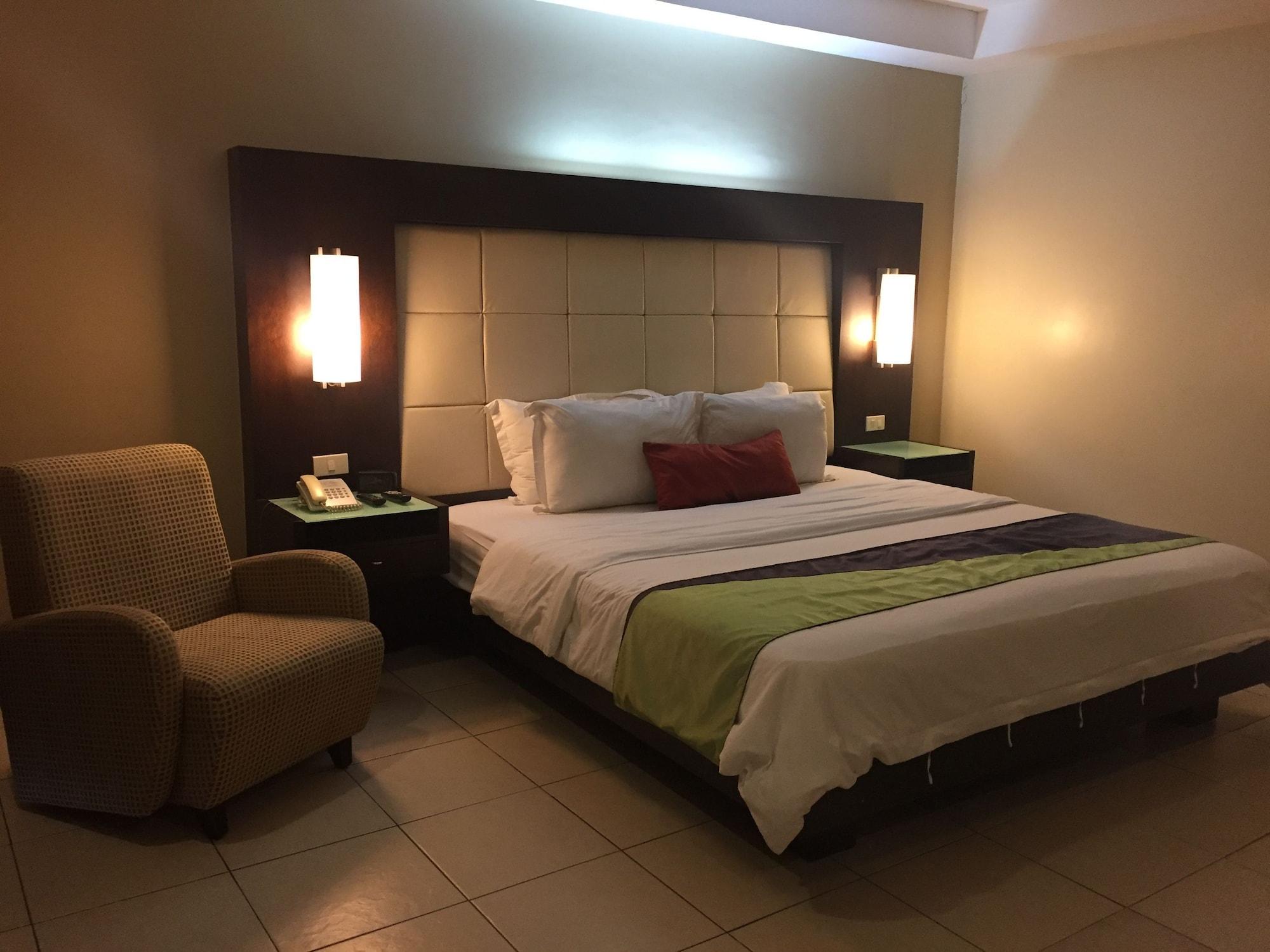 Circle Inn - Iloilo City Center Extérieur photo