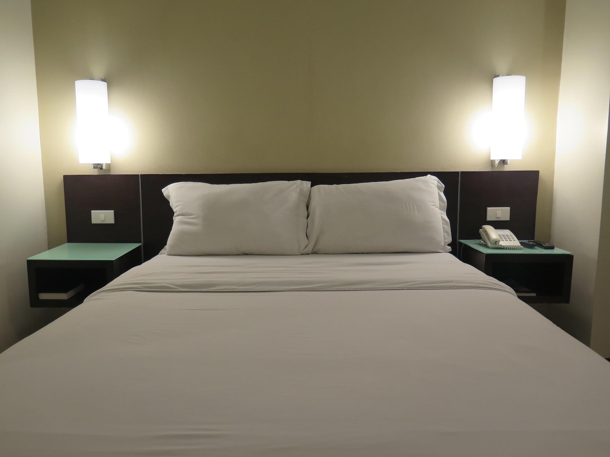 Circle Inn - Iloilo City Center Extérieur photo