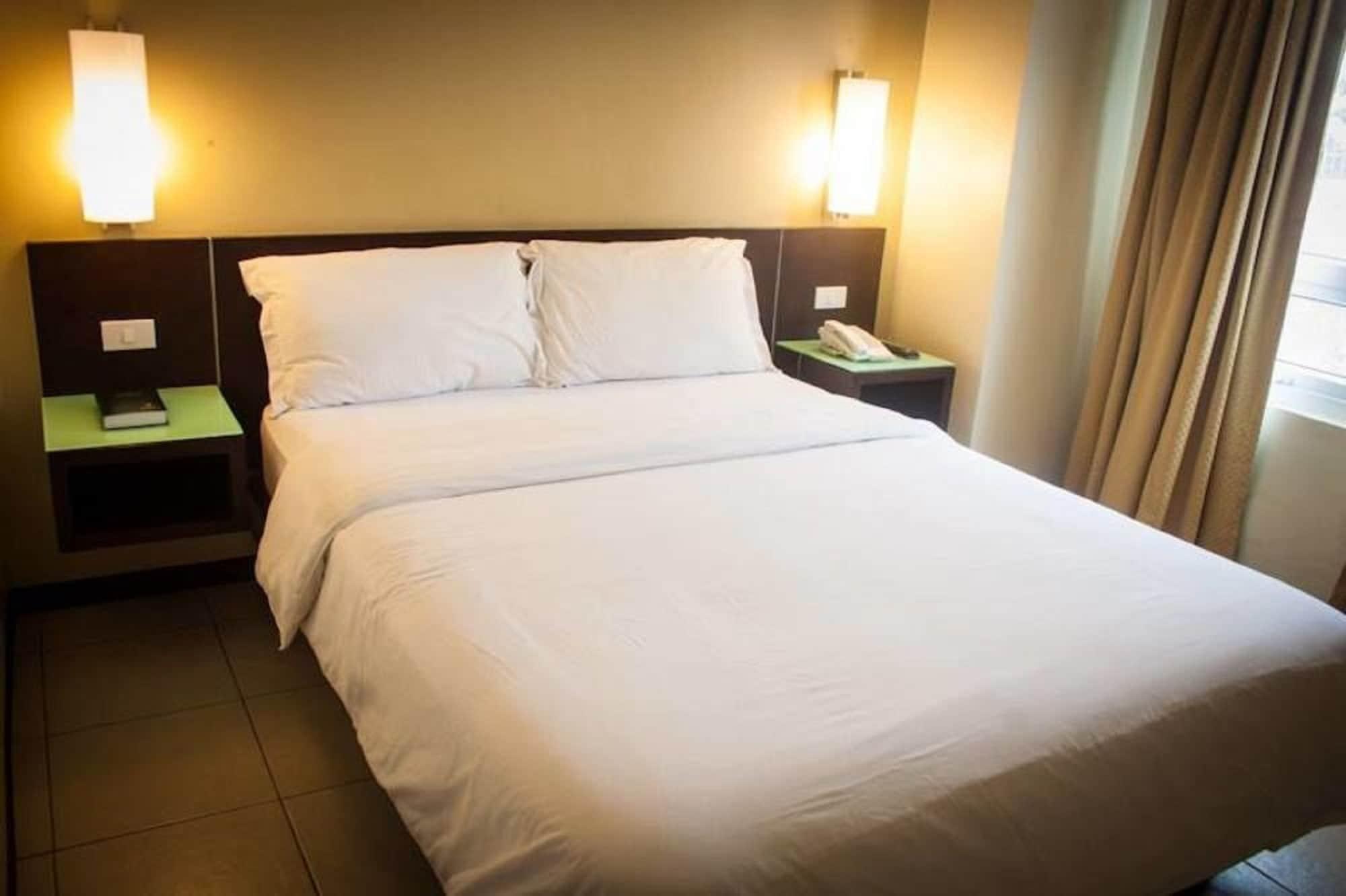 Circle Inn - Iloilo City Center Extérieur photo