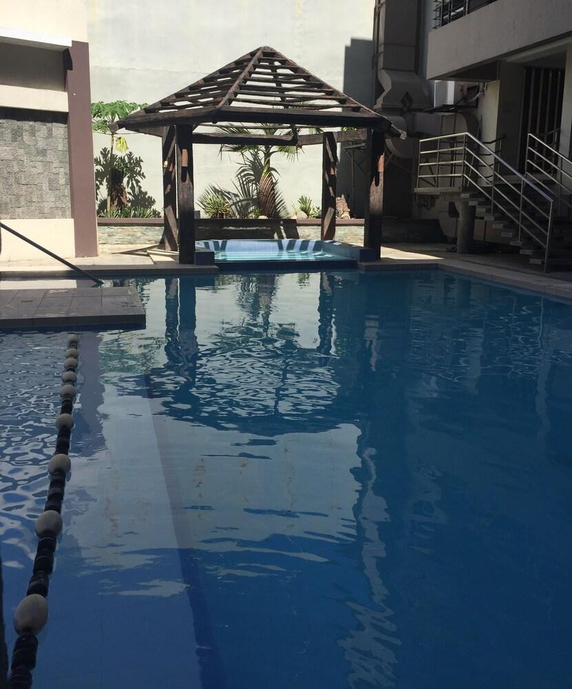 Circle Inn - Iloilo City Center Extérieur photo