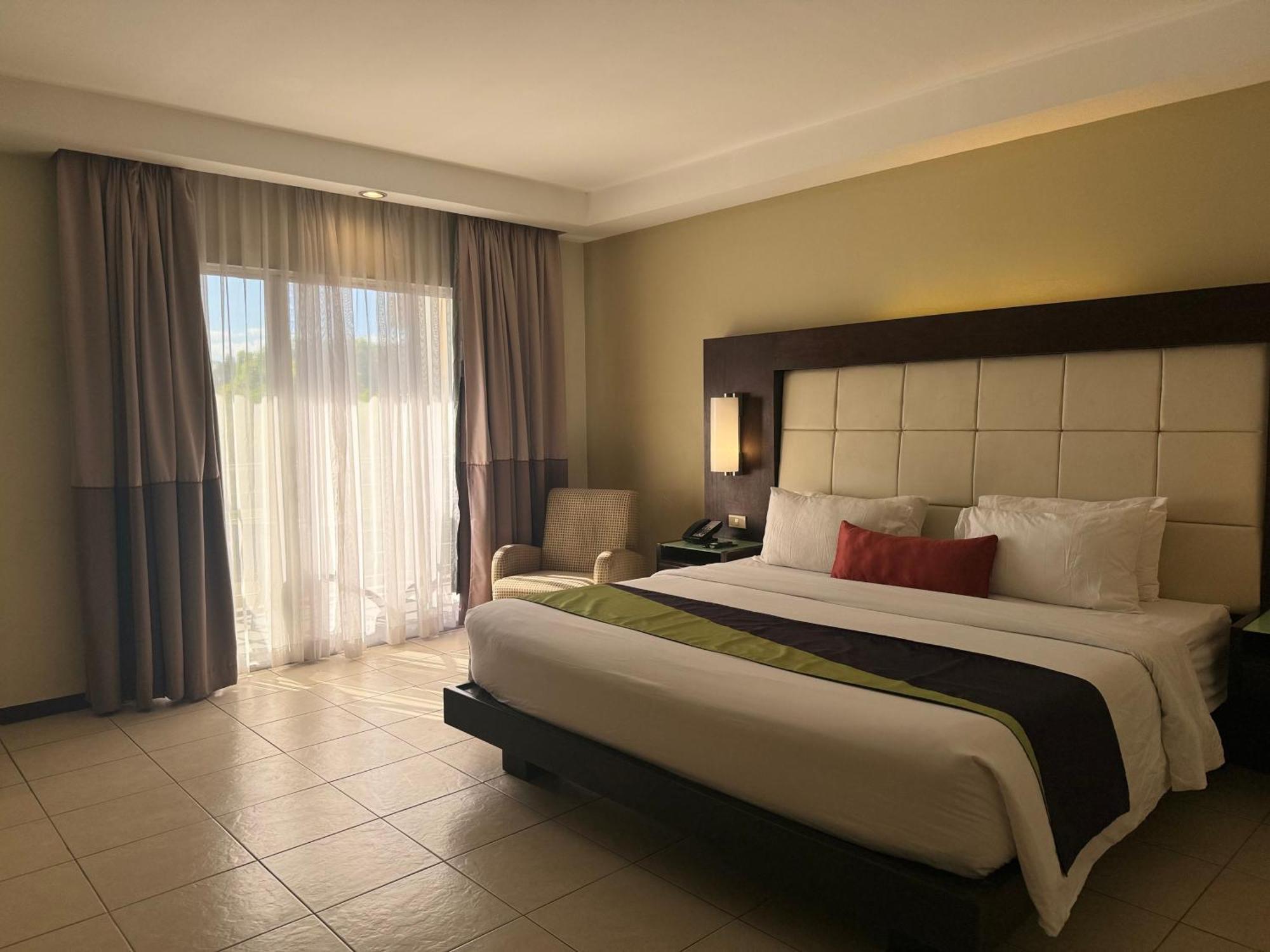 Circle Inn - Iloilo City Center Extérieur photo