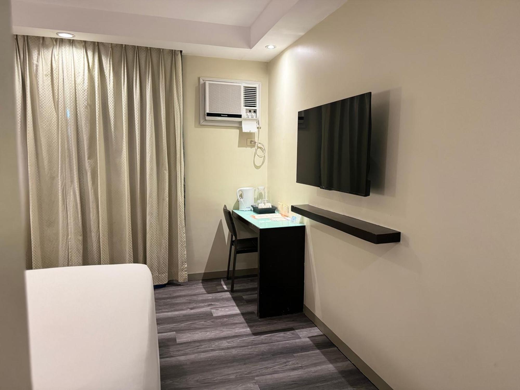 Circle Inn - Iloilo City Center Extérieur photo