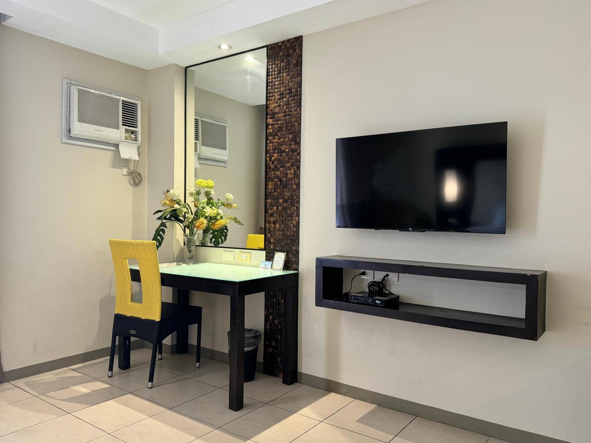 Circle Inn - Iloilo City Center Extérieur photo